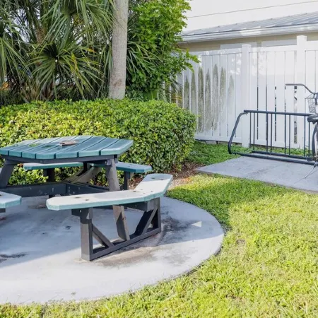 Beautiful Condo in Dunedin. 5 min from the beach!