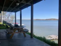 Welcoming and Cozy 2 bedroom KY lake cottage * Beautiful Views!