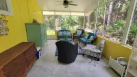 Cozy Beach Cottage 2 blocks to beach near entertainment food & Fun, screen porch