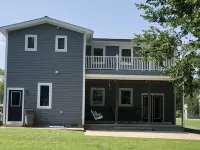 Newly Constructed Second Floor Modern Studio Apartment Unit 2 ~ Sleeps 6