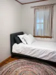 Charming Catskill getaway walking distance to Main St. Pet-friendly!