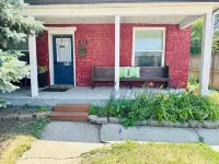 Eclectic Bungalow in the Heart of the City - 4-Sterne