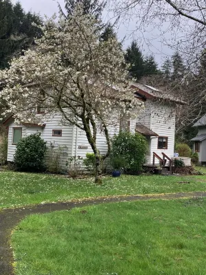 Riverfront Beach House Rental Hotels in Yachats