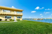 Luxury condo with stunning intracoastal water views, near downtown West Palm Bch