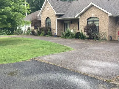 Beautiful home on Lake Hamilton  !