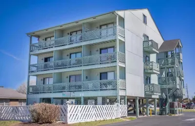 Cherry Grove Condo - Close to everything! Hotels near The LEGENDS-Fairway Oaks 17B