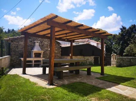 TO MAQUIA DO POUSAVEDRA Отели в г. Собер