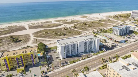 LUXURY 5-STAR BEACHFRONT CONDO with POOL