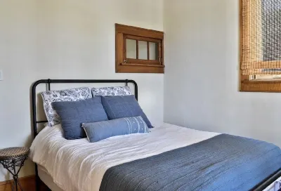 2 Minute walk to all the attractions Hotels near The Legend