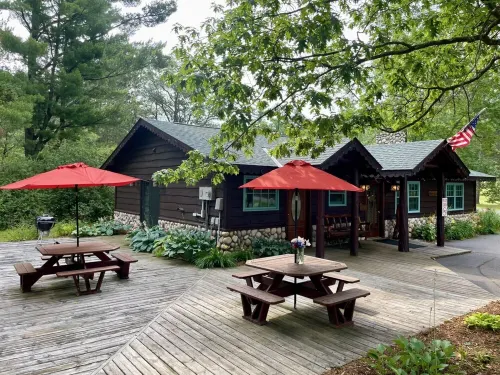 Cozy, Rustic Luxury Cabin on Round Lake, with all of the modern conveniences!