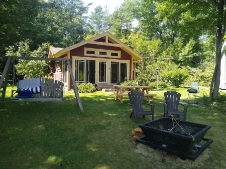 Finnish cottage with Sauna on Lake Monomonac