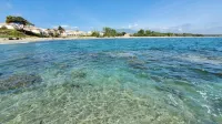 Corsica: Comfortable 3-bedroom apartment, waterfront