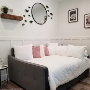 Modern Studio with Washer & Dryer