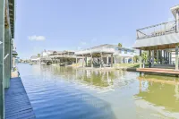 Newly Renovated Waterfront Home w/ Kayaks/Bikes, Ping Pong,4 bedroom, 2 bathroom
