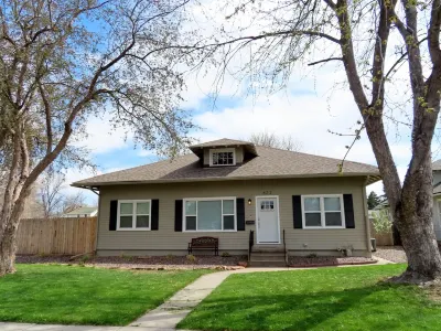 Spacious Heart of Loveland Bungalow with swingset and large yard Hotels near Seven Lakes Park