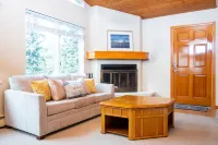 Blocks from Downtown at Westchester Lagoon Hotels near Anchorage Depot