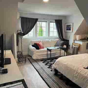 Renovated Studio near Downtown Birmingham Rooms