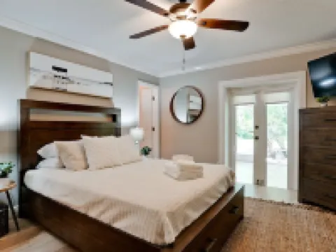 Heated Pool + Game Room + Sleeps 12 +12 Min Beach Hoteles en Whitfield