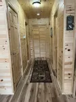 Riverfront Cabin : The Cozy Brown Trout Lodge