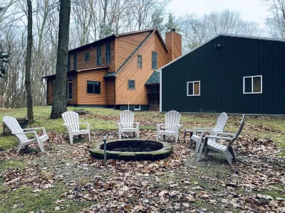Premier Cottage Getaway-Acorn Grove, Pentwater, MI