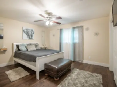 Lovely 2 bedroom in Midlothian, 3 minutes from downtown. Hotels in Midlothian