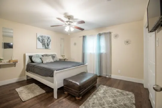 Lovely 2 bedroom in Midlothian, 3 minutes from downtown.