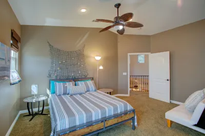 +Lake View House+ Walk to private sandy beach. Private lake access. Hotels near historic downtown Lake Elsinore