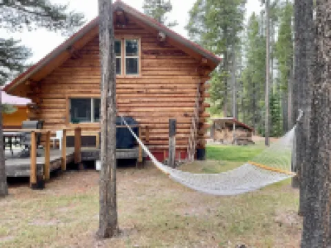 Bear Creek Cabin - A Slice of Montana Solitude