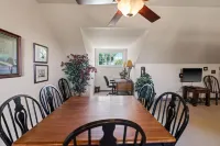 Spacious Lakeside Condo at Tagalong Golf Resort with Indoor Pool and Hot Tub