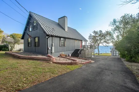 Stunning A-Frame on Main Water of Cedar Creek Lake