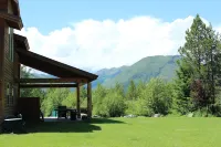 Rustic 2 Bedroom Cabin, 2 Baths,  Sleeps 4, 2 Minutes From West Glacier