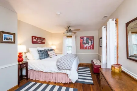 CHARMING Saluda on My Mind – 2min Walk to Downtown