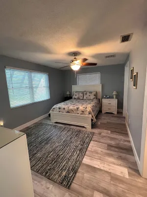 Home close to Indian Rocks Beach and Taylor Park Lake Villa Park附近的飯店