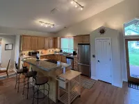 Spacious 3B/2BA house w/ fenced yard+mountain view Hotels in Hailey