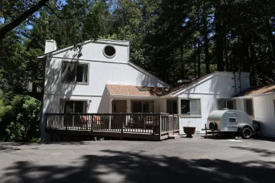 Private Retreat in Santa Cruz Mountains w Hot Tub Hotels near Old Train Trestle Bridge