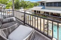 Rosemary Beach Home and Carriage House Sleeps 16 with private pool and courtyard