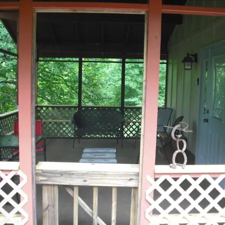 Blue Mountain Cabin, secluded, perfect for couples, near main road
