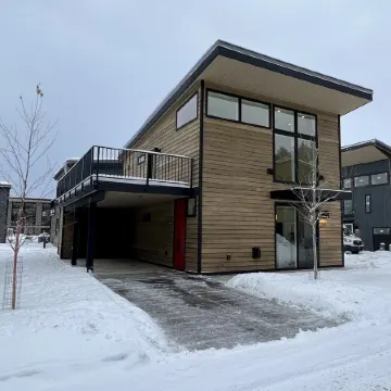 15 Mins. to Ski Resort, Clubhouse Hot Tub + Steam Room, 5 Mins. to Downtown WF