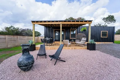 Contained In Gruene! Hot Tub/Outdoor Shower Hotel dekat Guadalupe River