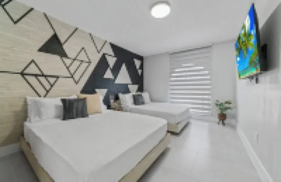 Luxurious Stay / H. Pool, BBQ, Fire Pit & Courts Hotels in Miami Gardens