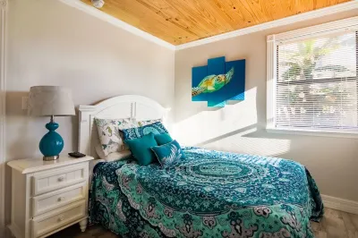 Luxurious Oasis ~ beachside 2 bedroom condo w/pool