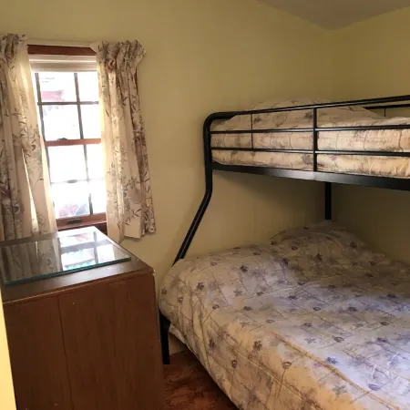 Rustic 2-bedroom cabin on Boyd Pond