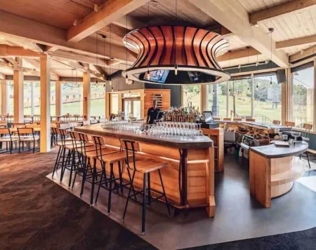 Luxury Bryce Cabin w/ Hot Tub, Mountain Views, Theater, Game Room, Firepit! Отели в г. Басай