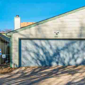 Charming Townhome - Suite 2 - Travel Nurse Ready Hotel Exterior