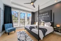 Luxury Wine Country Escape w/ 3 King Suites & Putting Green – Walk to Town Các khách sạn ở 