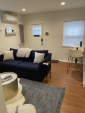 Pristine Downtown 1-Bedroom Steps from State House