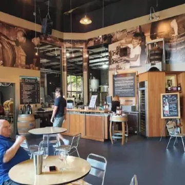 Charming 2BR w/ Garden Retreat & 2 Free Parking