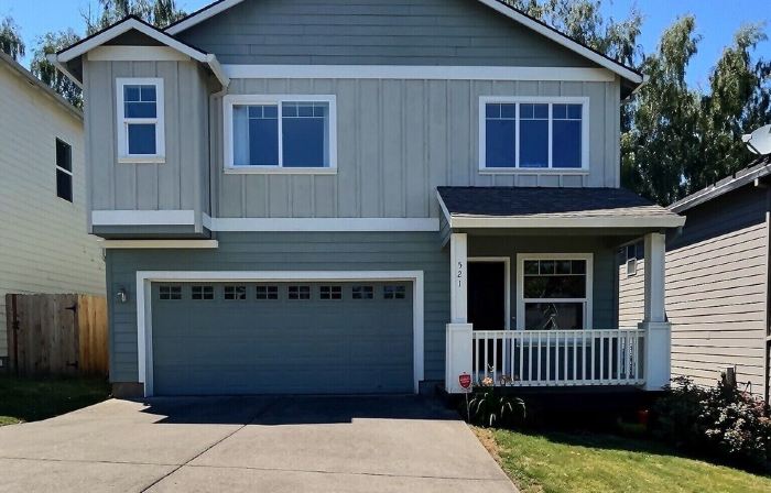 4BR,4 King Beds, 5 minute walk to Edgefield Mcmenamins, Pool Table, Full Kitchen