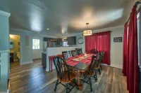 Steps from Downtown Cody - Spacious home that sleeps 10!