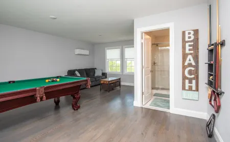 Walking Distance to Beach & Bay - Steals & Deals for Last Few Weeks of Summer